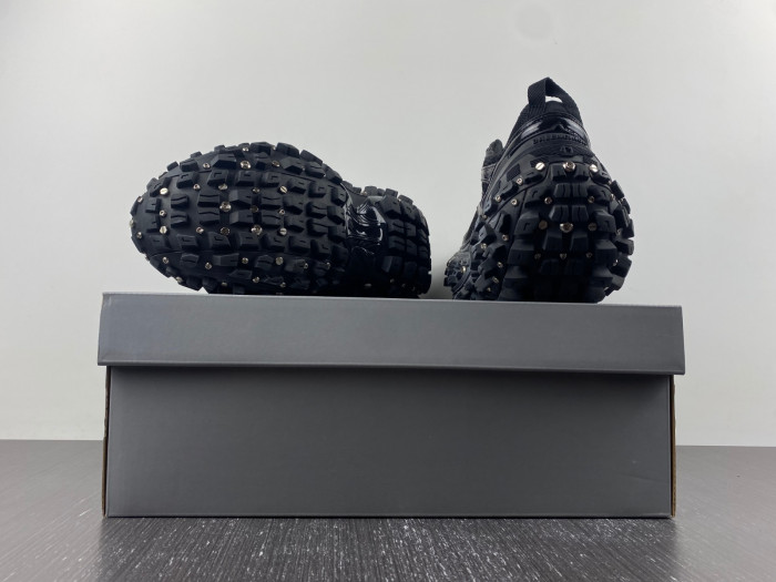 BALCIA DEFENDER SNEAKER