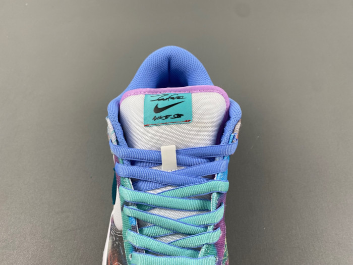 Futura Laboratories x Nike SB Dunk Low Bleached Aqua HF6061-400
