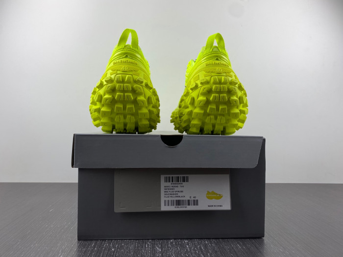 BALCIA DEFENDER SNEAKER