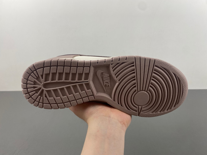 (WMNS) Nike Dunk Low 