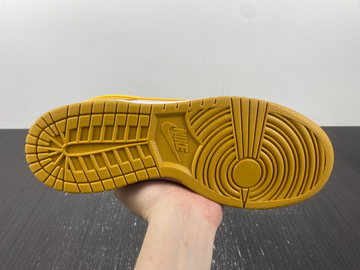 Nike Dunk Low WMNS "Gold Suede" DV7411-200