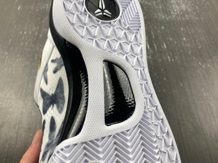 Nike Kobe 8 Protro White Metallic Gold FV6325 100