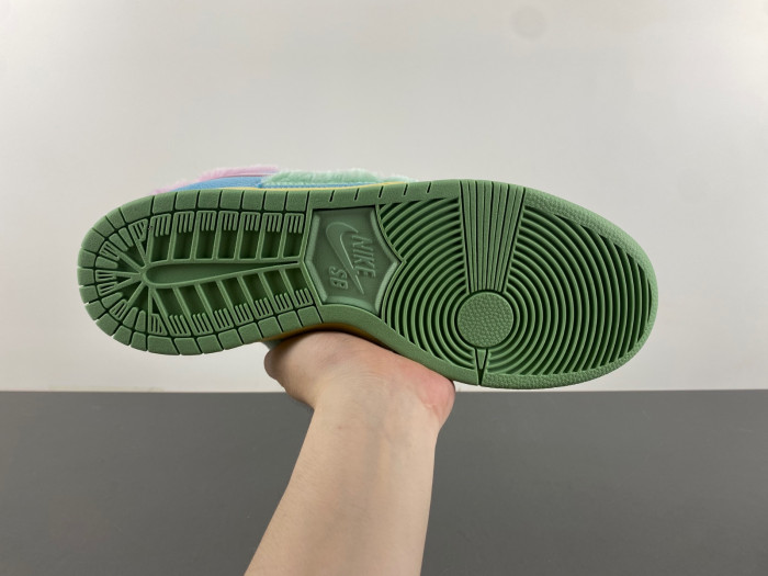 Nike x Verdy SB Dunk Low 