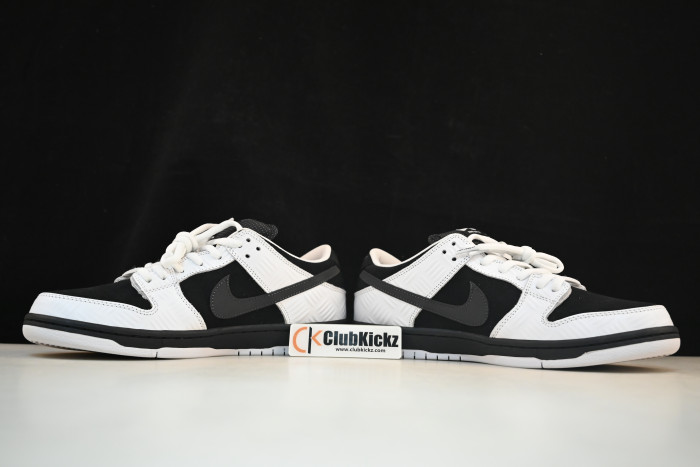 Nike SB Dunk Low TIGHTBOOTH FD2629-100