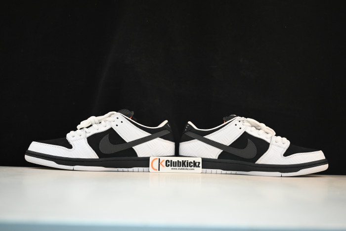 Nike SB Dunk Low TIGHTBOOTH FD2629-100