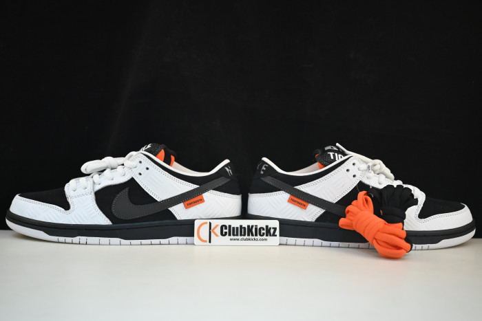 Nike SB Dunk Low TIGHTBOOTH FD2629-100