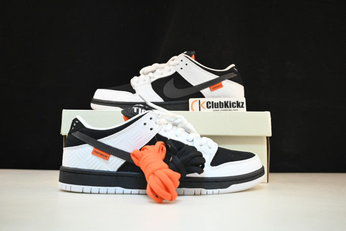 Nike SB Dunk Low TIGHTBOOTH FD2629-100