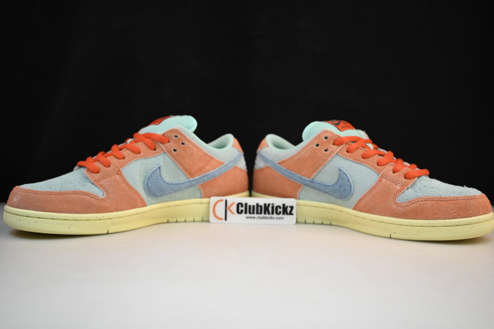 Nike SB Dunk Low 