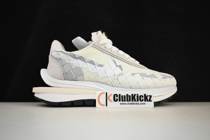 Nike Vaporwaffle sacai DR5209 100