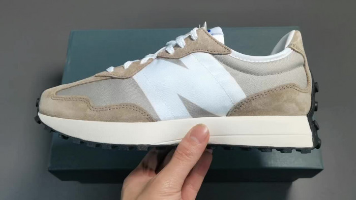 New Balance 327 