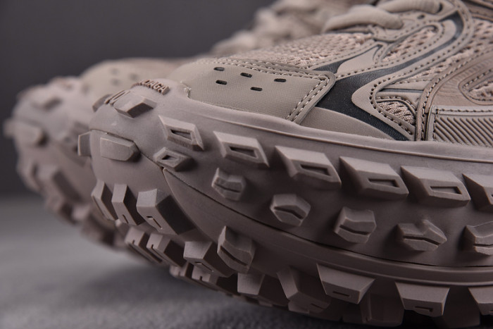 BALCIA DEFENDER SNEAKER