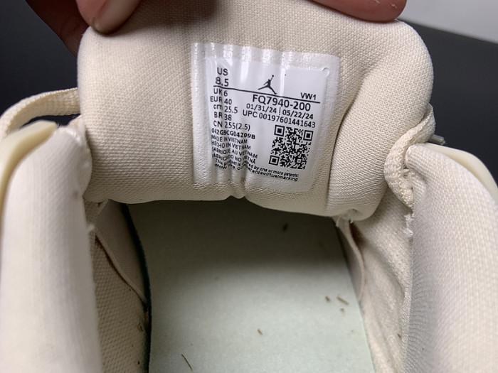 Air Jordan 4 RM Legend Light Brown FQ7940-200