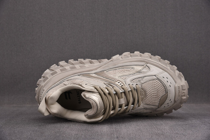 BALCIA DEFENDER SNEAKER