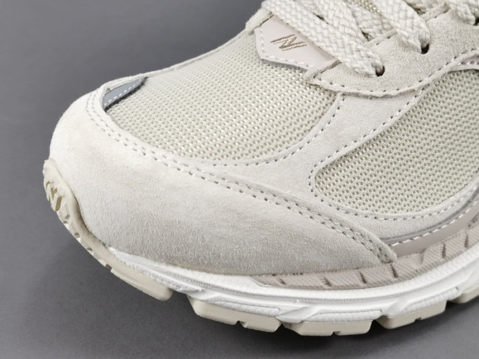 New Balance 2002R 