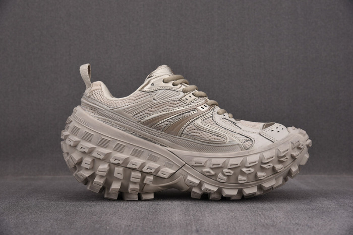 BALCIA DEFENDER SNEAKER