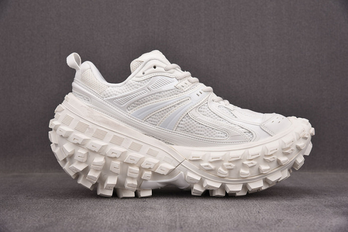 BALCIA DEFENDER SNEAKER