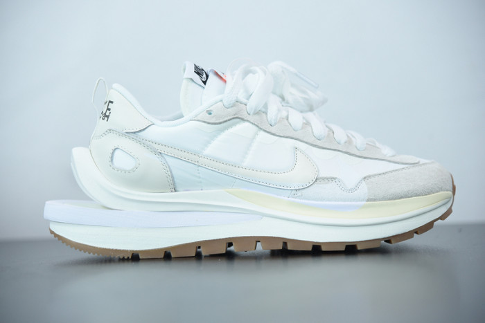 sacai x Nike Vaporwaffle "Sail" DD1875-100