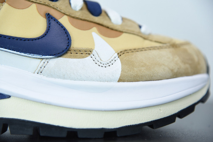 Nike Vaporwaffle sacai Tan Navy DD1875-200