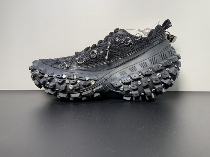 BALCIA DEFENDER SNEAKER