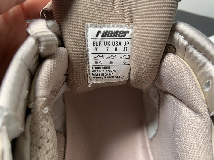 BALCIA RUNNER SNEAKER