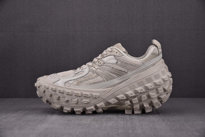 BALCIA DEFENDER SNEAKER