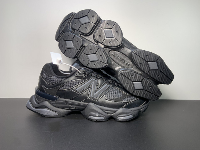 New Balance 9060 Triple Black Leather U9060NRI