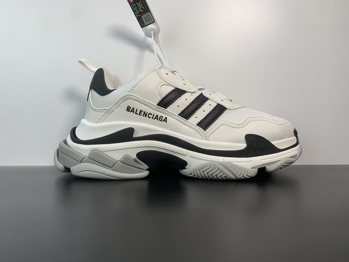 BALCIA TRIPLE S SNEAKER