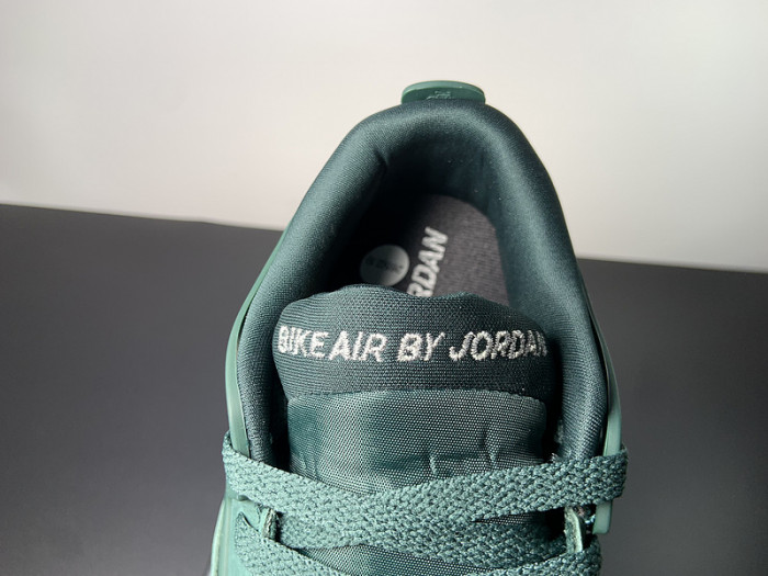 Nigel Sylvester x Air Jordan 4 RM Pro Green Metallic sail HF4334-300