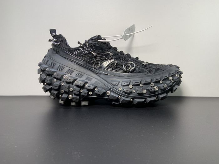 BALCIA DEFENDER SNEAKER