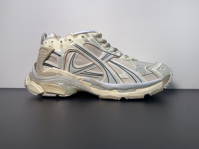 BALCIA RUNNER SNEAKER