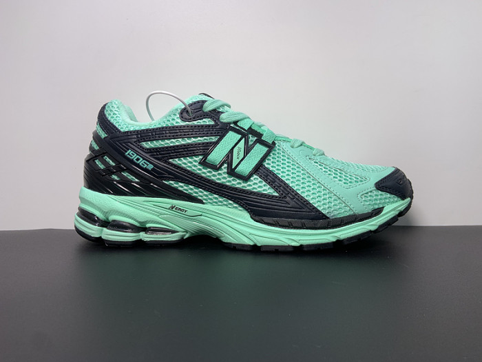 size? x New Balance 1906R "Green/Black" M1906RSB