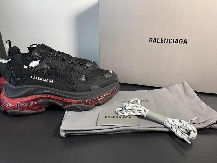 BALCIA TRIPLE S SNEAKER