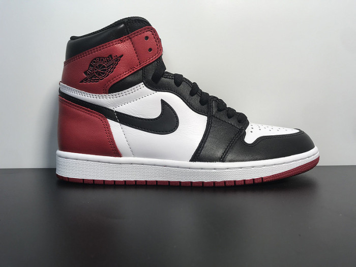 AIR JORDAN 1 BLACK TOE (2016) 555088-125