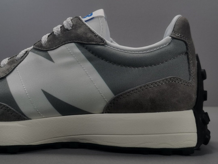 New Balance 327 