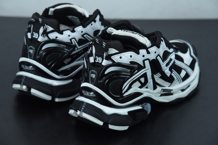 BALCIA RUNNER SNEAKER