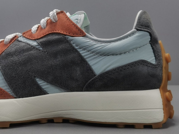 New Balance 327 