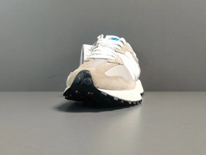 New Balance 327 