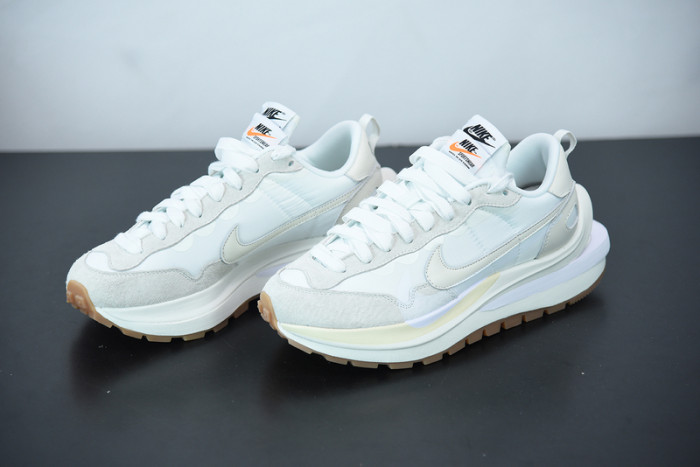 sacai x Nike Vaporwaffle "Sail" DD1875-100