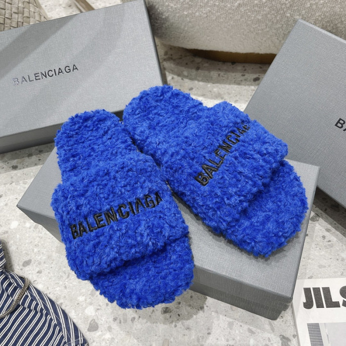 BALCIA FURRY SLIDES