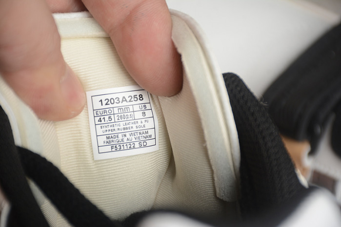 As*ic*s gel-spotlyte low v2 