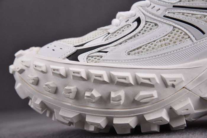 BALCIA DEFENDER SNEAKER