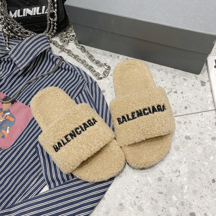 BALCIA FURRY SLIDES