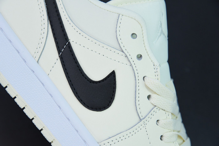 Wmns Air Jordan 1 Low 
