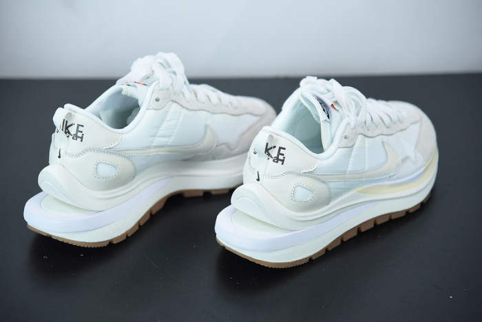 sacai x Nike Vaporwaffle "Sail" DD1875-100