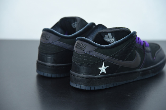 Familia X Nike SB Dunk Low "First Avenue" DJ1159-001