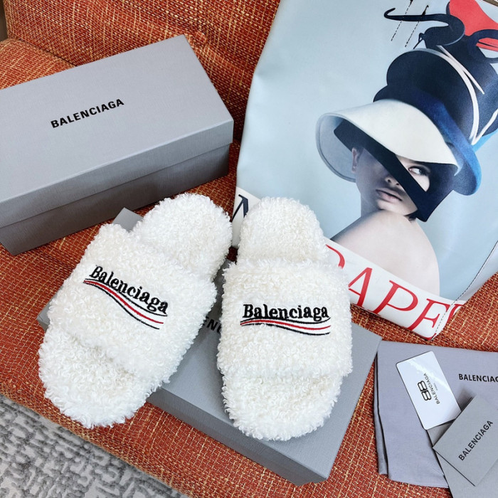 BALCIA FURRY SLIDES