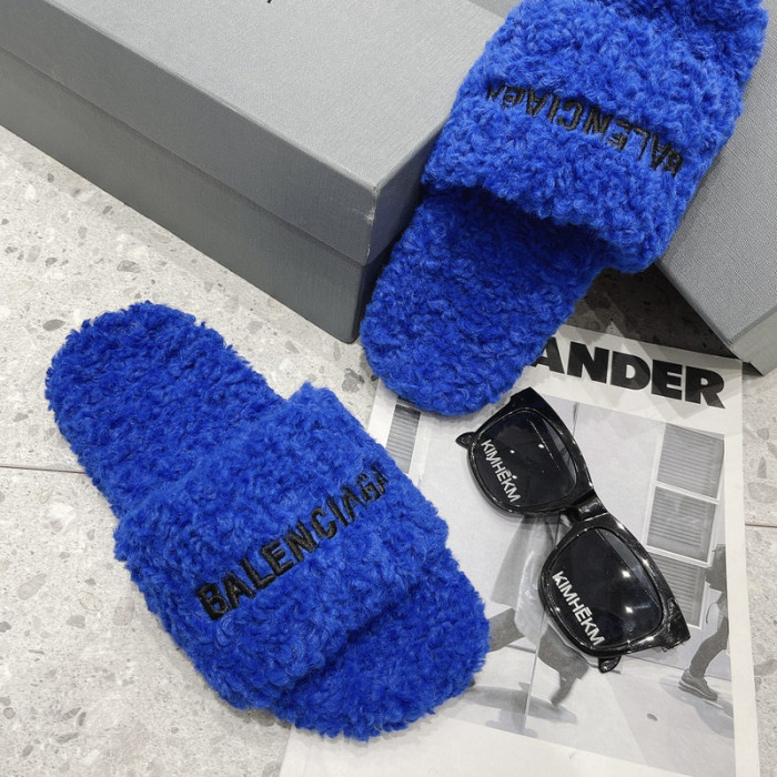 BALCIA FURRY SLIDES