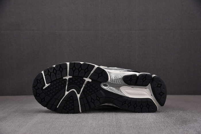 New Balance 1906R Silver Metallic Black M1906RER