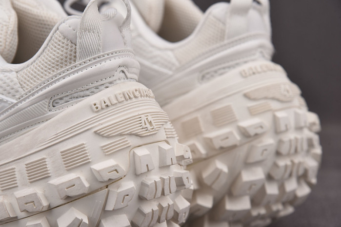 BALCIA DEFENDER SNEAKER