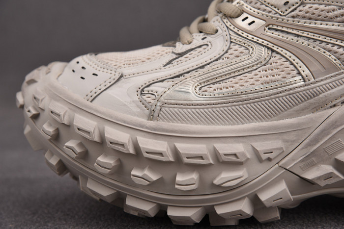 BALCIA DEFENDER SNEAKER